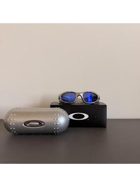 Oakley Men's Silver and Grey Sunglass